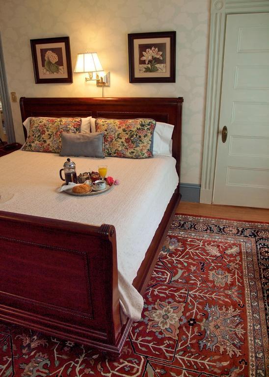 Belmont Inn Camden Room photo