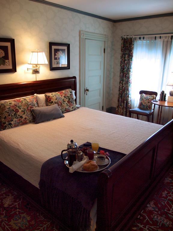 Belmont Inn Camden Room photo